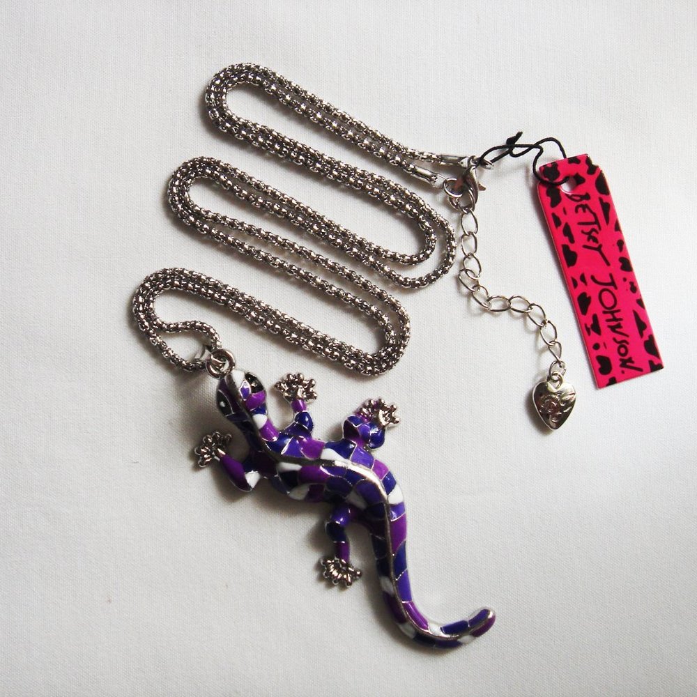 BETSEY JOHNSON SALAMANDER PENDANT